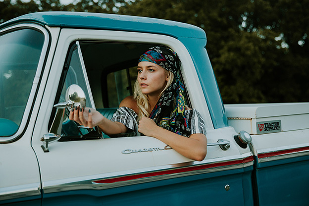 FASHION STYLING INSIDER - WAYS TO STYLE SCARVES